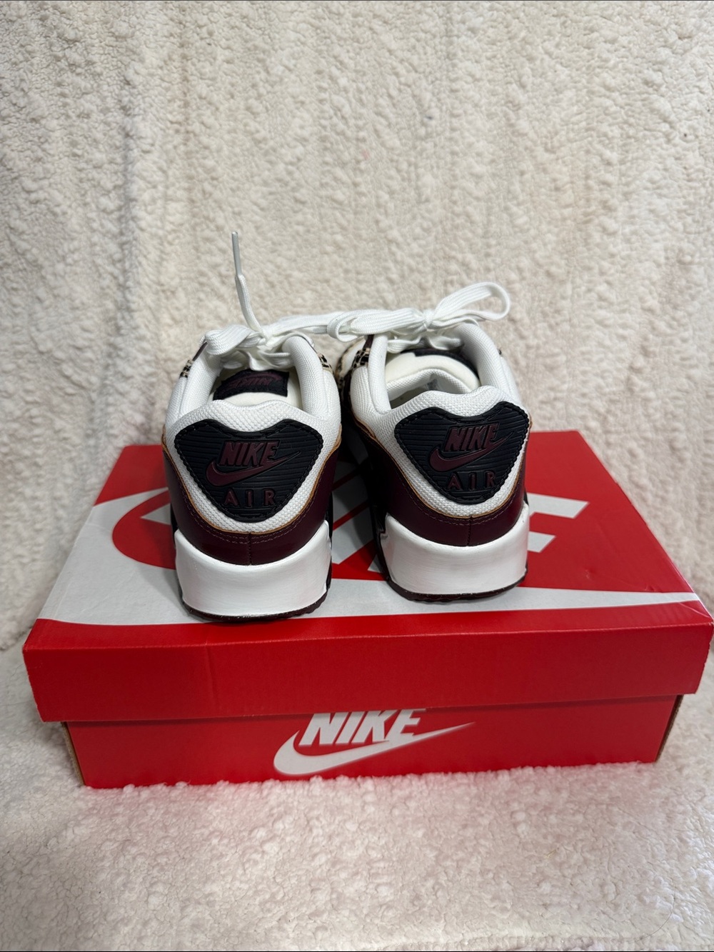 Nike Women’s Air Max 90 Leopard + Burgundy - Picture 4 of 7